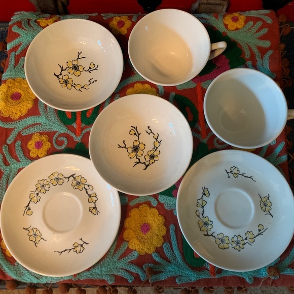 Vintage Set! 1 tea cup, 2 bowls, 2 saucers - Picture 2 of 7